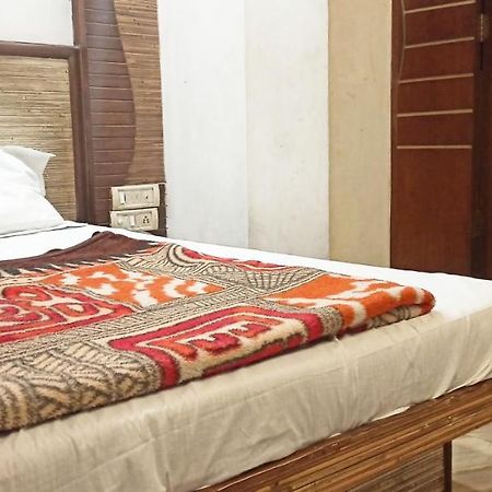 Hotel Odeon Continental Nuova Delhi Esterno foto