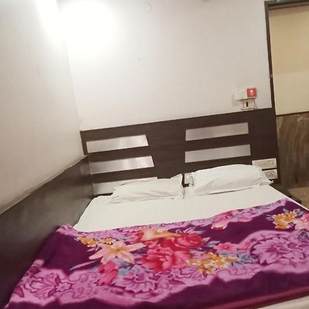 Hotel Odeon Continental Nuova Delhi Esterno foto