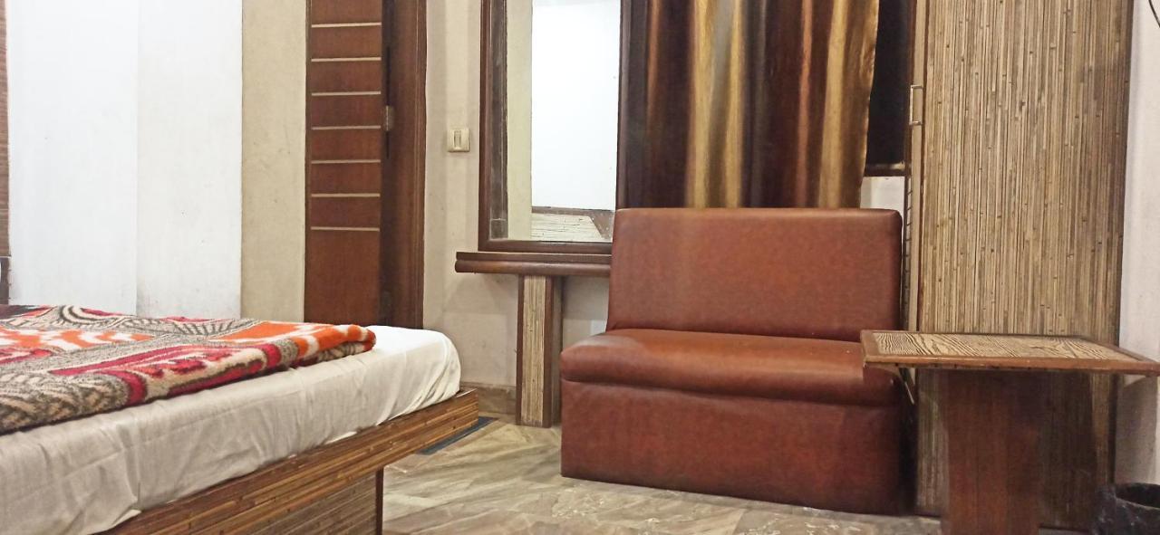 Hotel Odeon Continental Nuova Delhi Esterno foto