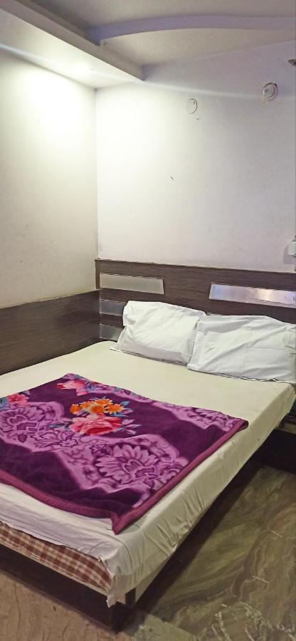 Hotel Odeon Continental Nuova Delhi Esterno foto