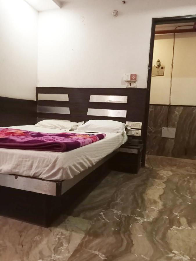 Hotel Odeon Continental Nuova Delhi Esterno foto