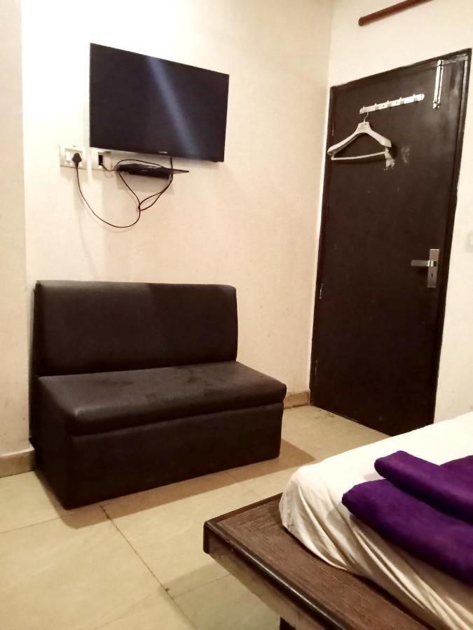 Hotel Odeon Continental Nuova Delhi Esterno foto