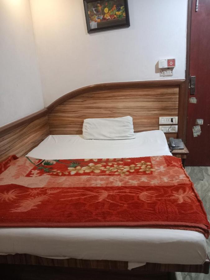 Hotel Odeon Continental Nuova Delhi Esterno foto