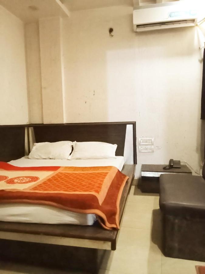 Hotel Odeon Continental Nuova Delhi Esterno foto