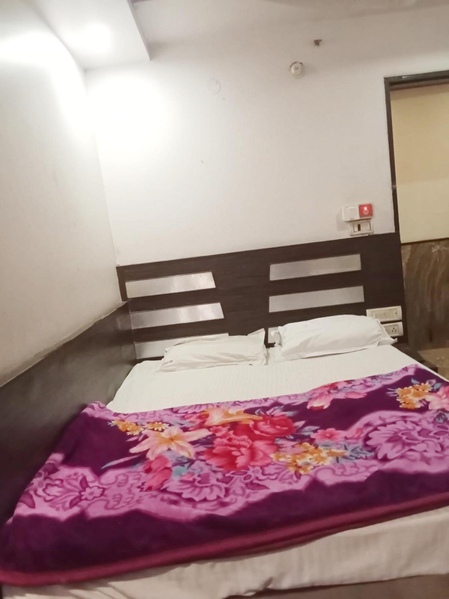 Hotel Odeon Continental Nuova Delhi Esterno foto