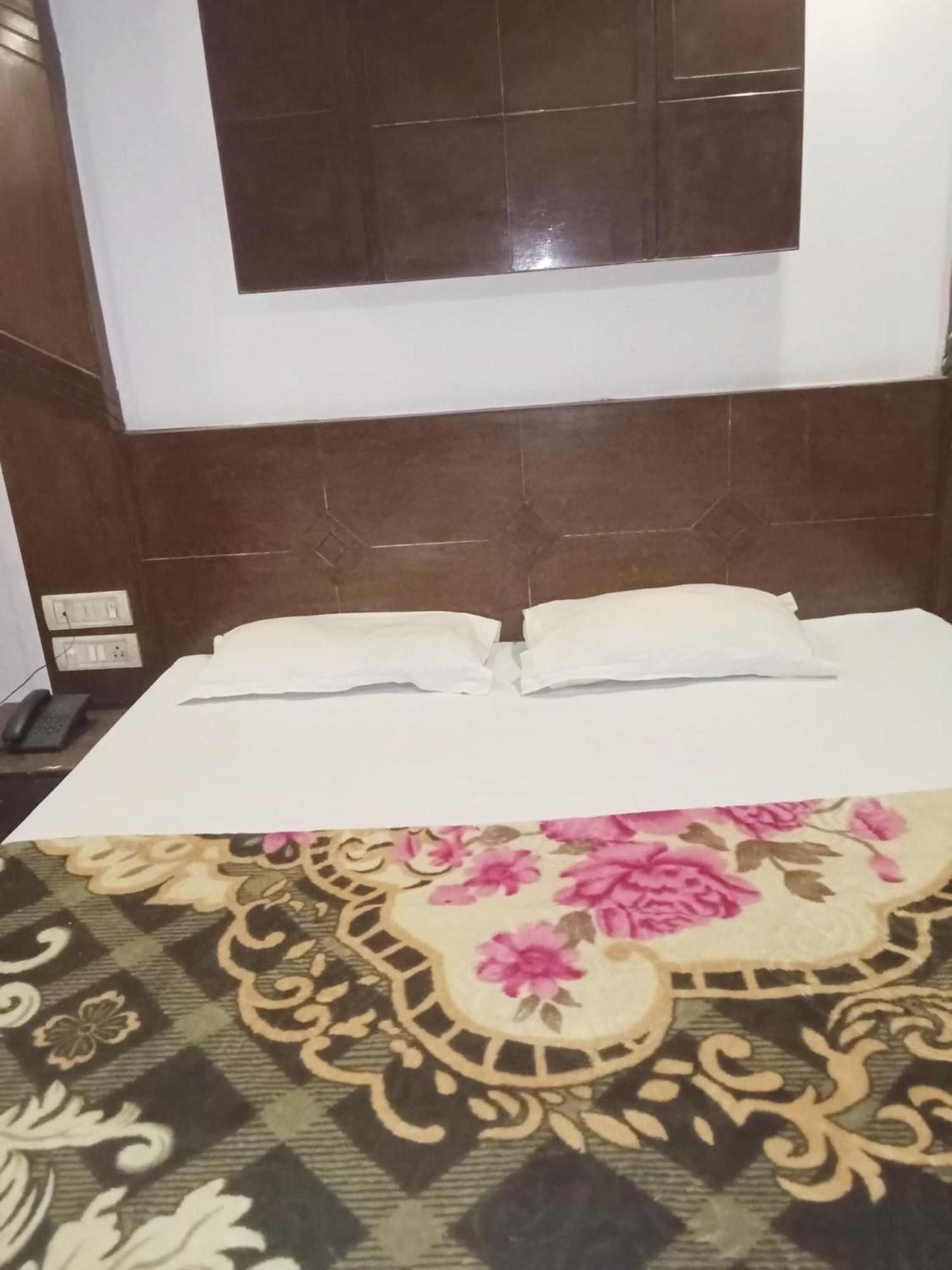 Hotel Odeon Continental Nuova Delhi Esterno foto
