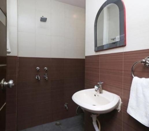 Hotel Odeon Continental Nuova Delhi Esterno foto